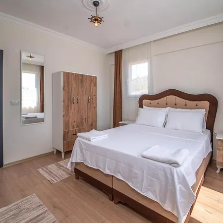 Apartment Azize 5 *